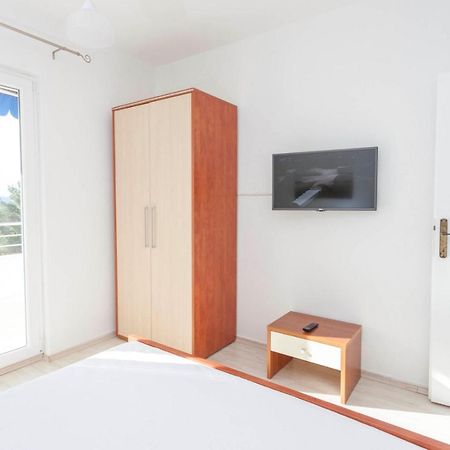 Apartment Aria Baska Voda Luaran gambar