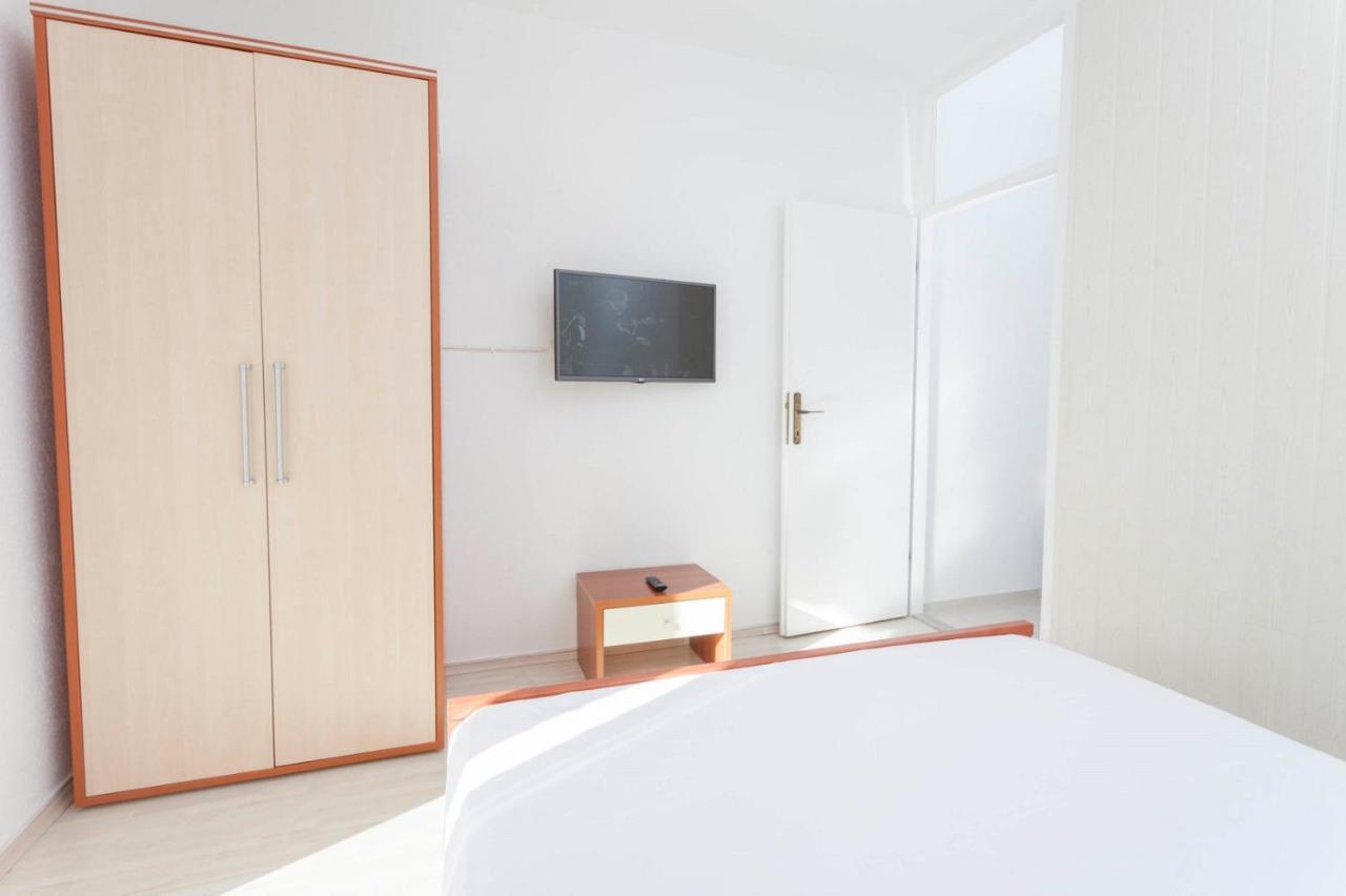 Apartment Aria Baska Voda Luaran gambar